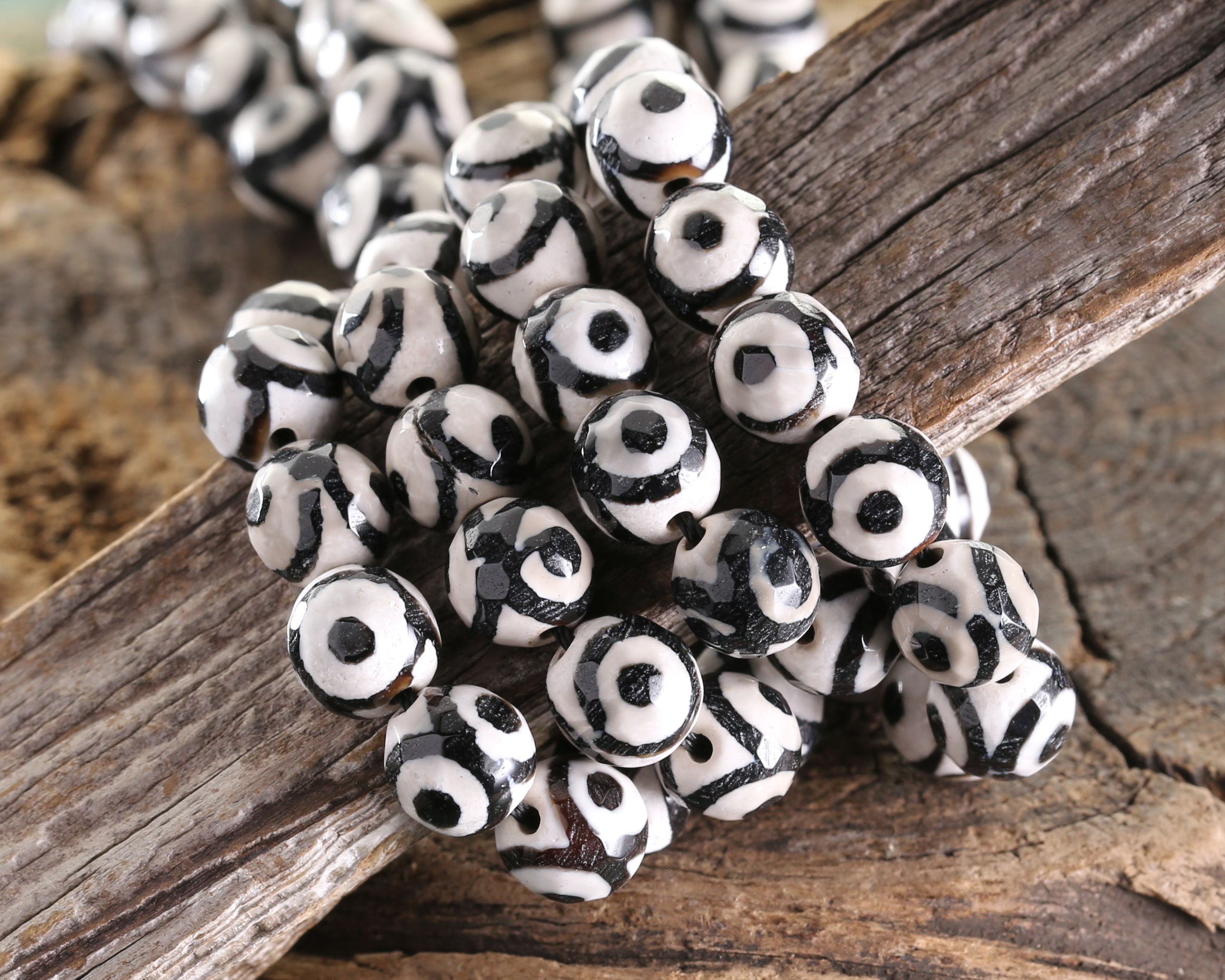 Tibetan (Dzi) Agate Black & White Faceted Round 8mm