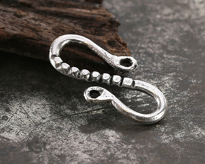 Mykonos Antique Silver (plated) Pebbles S-Hook 24x12.5mm