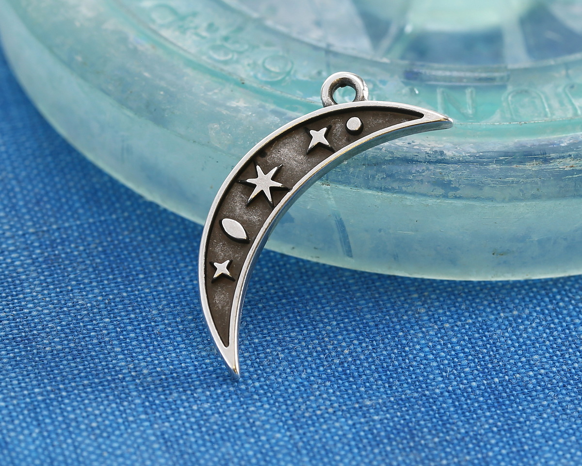 Antique Silver (plated) Celestial Crescent Moon Focal 7x25mm