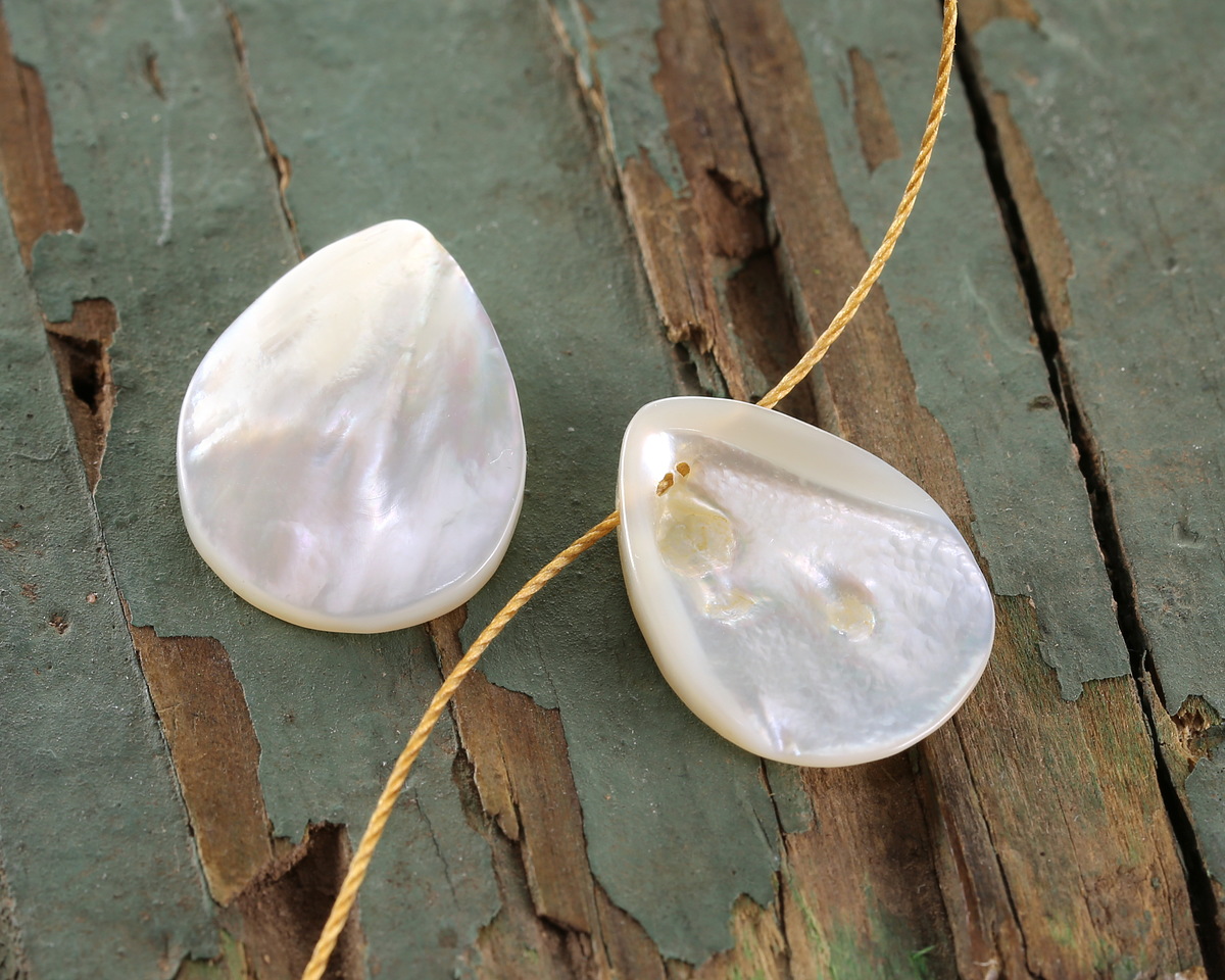 5 Natural White Mother Of Pearl Teardrop Pendant Beads – Ocean Shell, 30x20mm