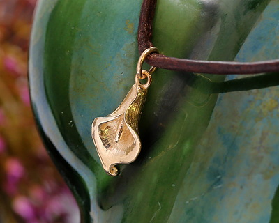 Nina Designs Bronze Calla Lily Focal 9x22mm