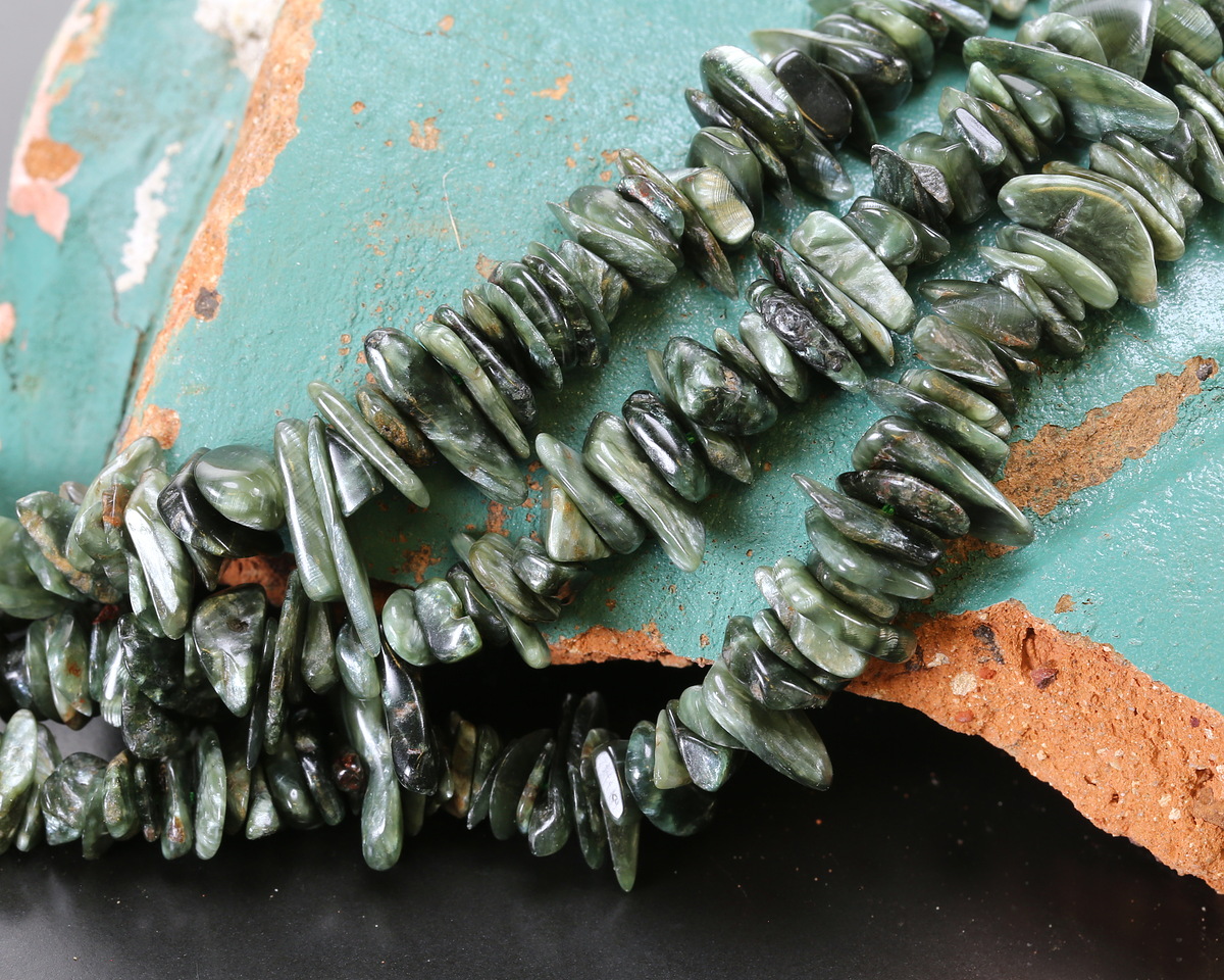 Seraphinite (A) Chips 2-5x5-12mm