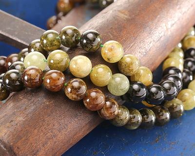 Green Garnet Ombré Round 8mm