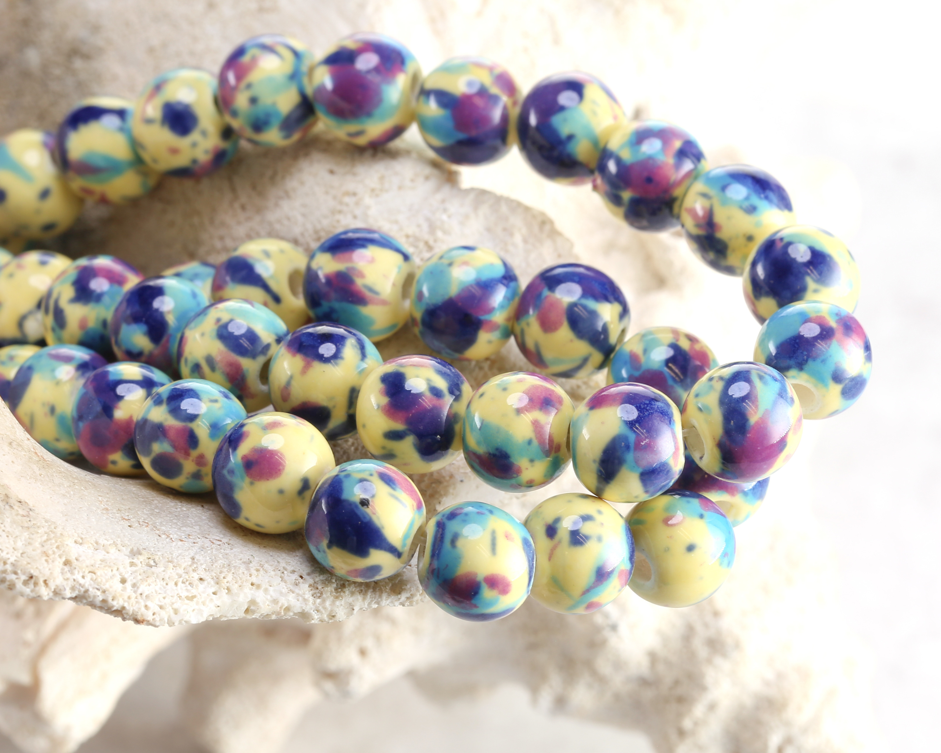 Ceramic Retro Summer Round 10mm