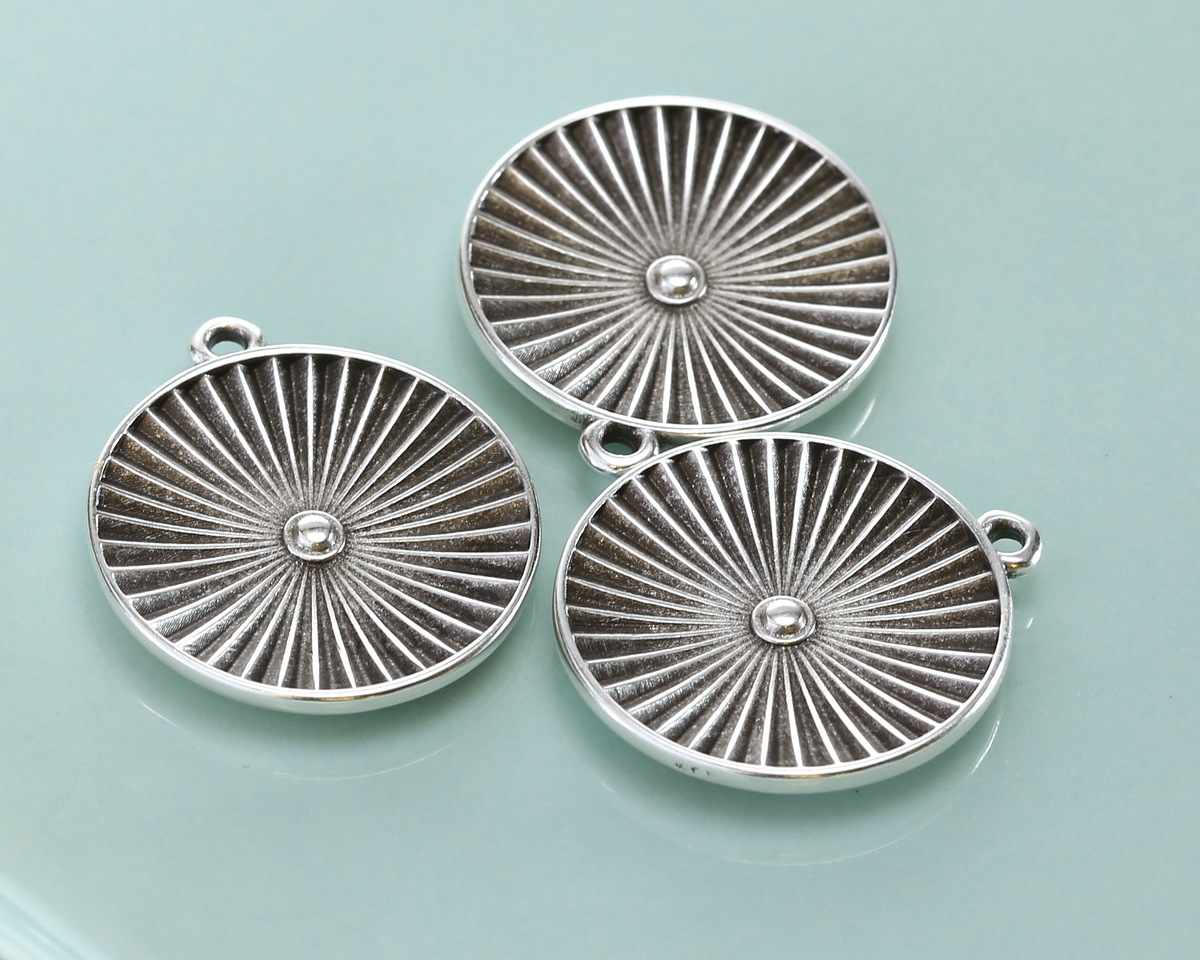 Antique Silver (plated) Round Radiant Focal 20x23mm