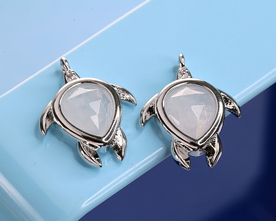 Rock Crystal Quartz w/ Silver Finish Sea Turtle Focal 15x19mm