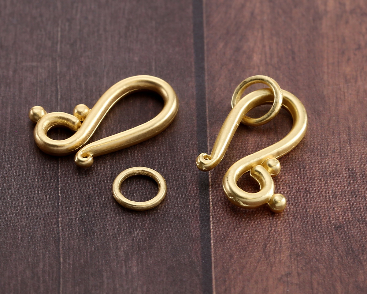Satin Hamilton Gold (plated) Dewdrop Hook & Eye Clasp 20x13mm, 7mm Ring