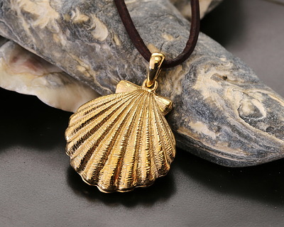 Nina Designs Bronze Scallop Shell Locket 25x34mm