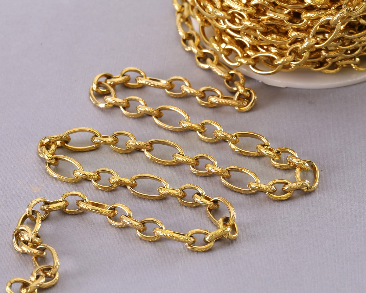 Waterproof 18K Gold PVD Plated Stainless Steel Textured Medium Long & 3 Short Oval Cable Chain