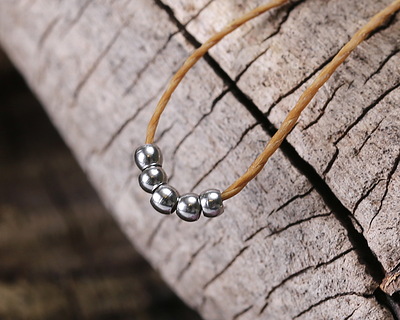 Stainless Steel Round 2mm, 1.2mm hole