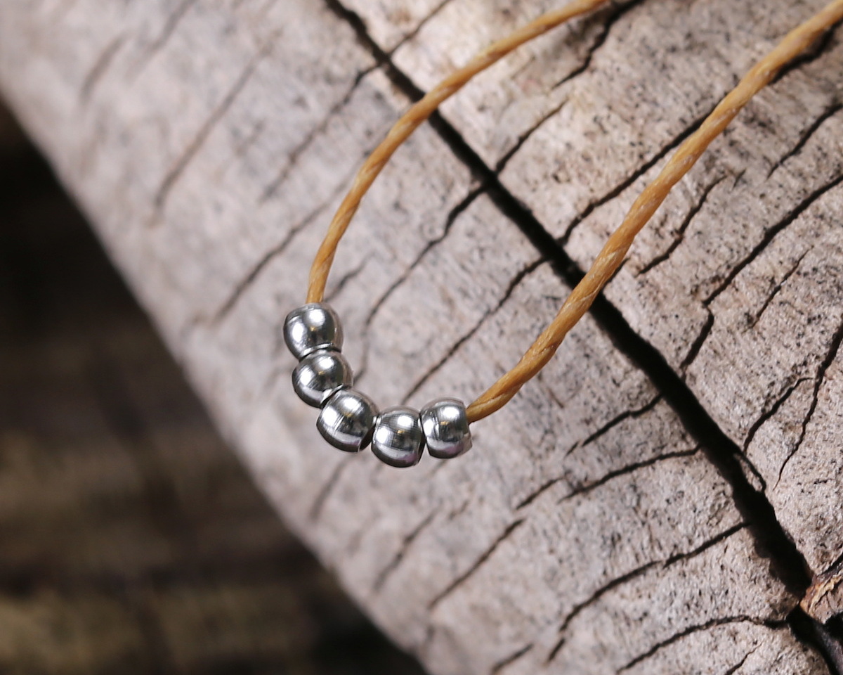 Stainless Steel Round 2mm, 1.2mm hole