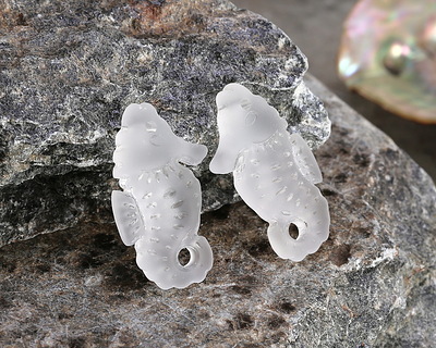 Crystal Beach-Style Glass Sea Horse Pendant 17x29mm