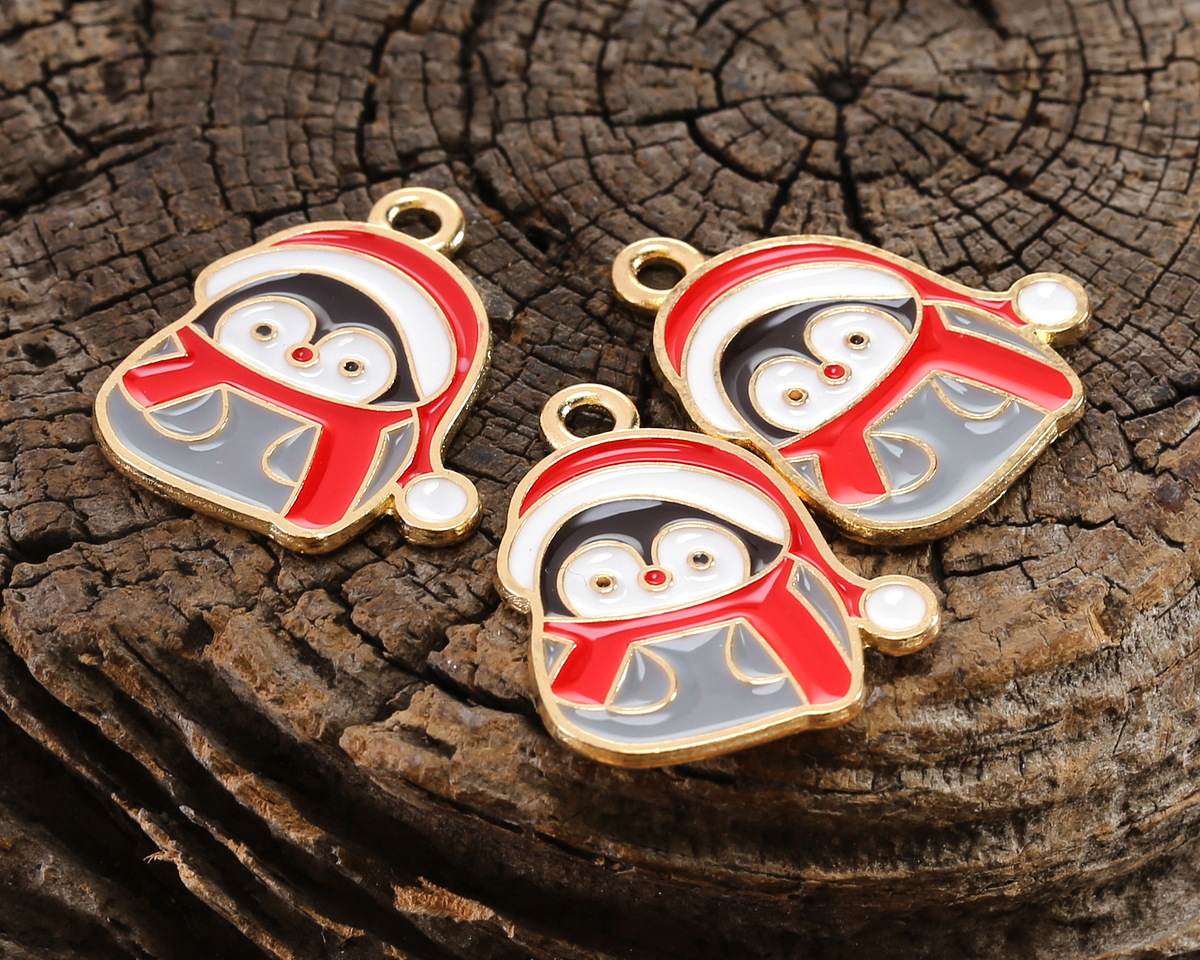 Enamel Penguin in a Santa Hat & Scarf Focal 18x21mm