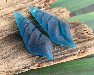 Peacock Blue Beach-Style Glass Conch Shell Pendant 15x44mm