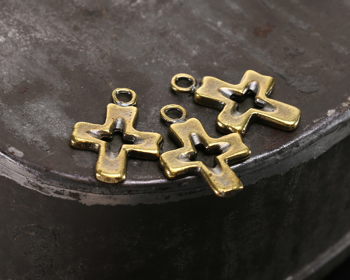 Mykonos Antique Brass (plated) Medium Simple Cross 16x25mm