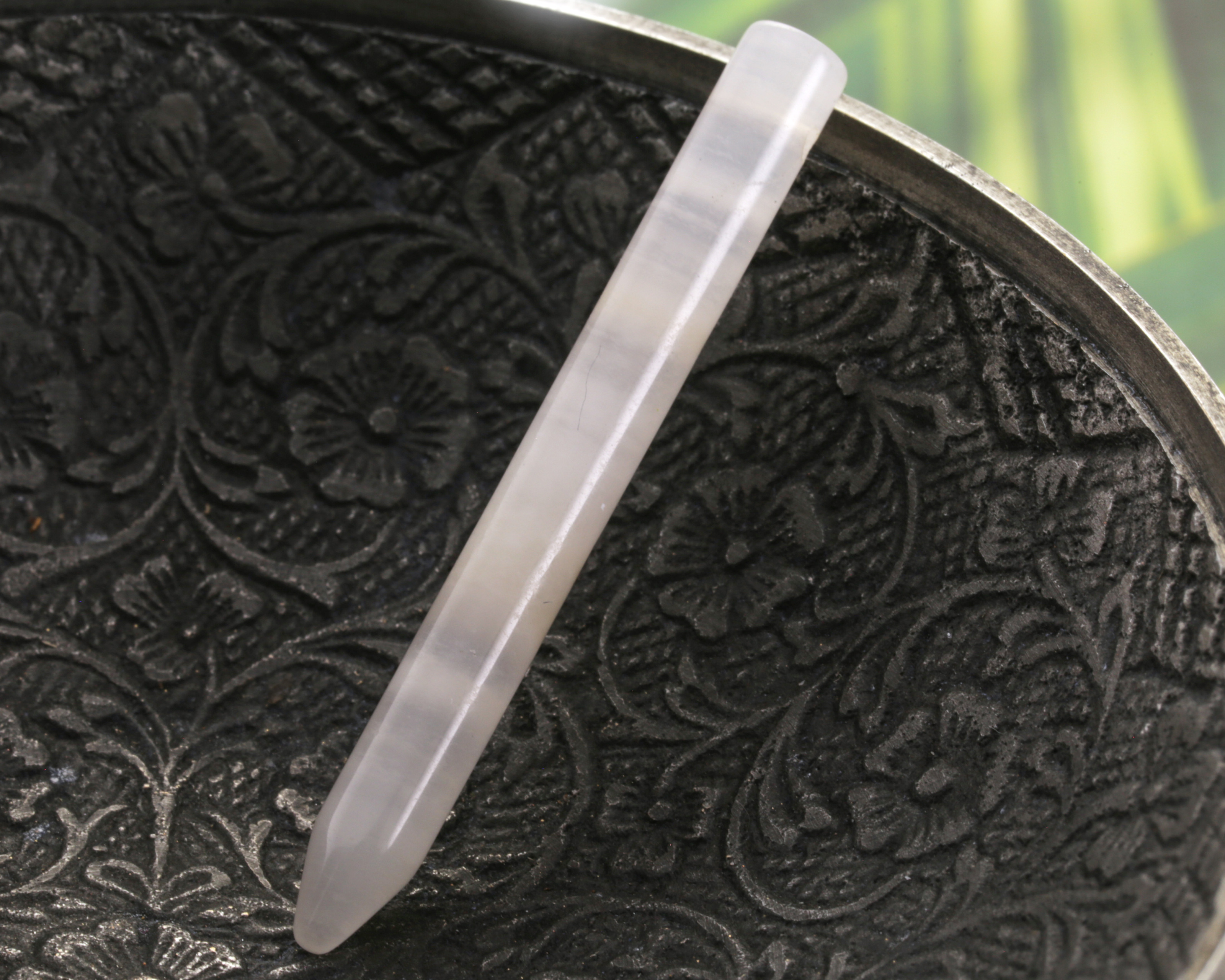 Lavender Quartz Thin Spike Focal 5x42-46mm