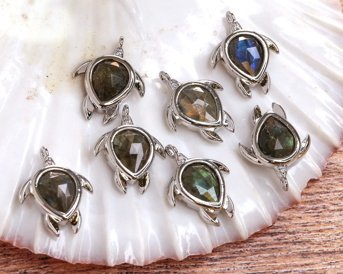 Labradorite (A) w/ Silver Finish Sea Turtle Focal 15x19mm