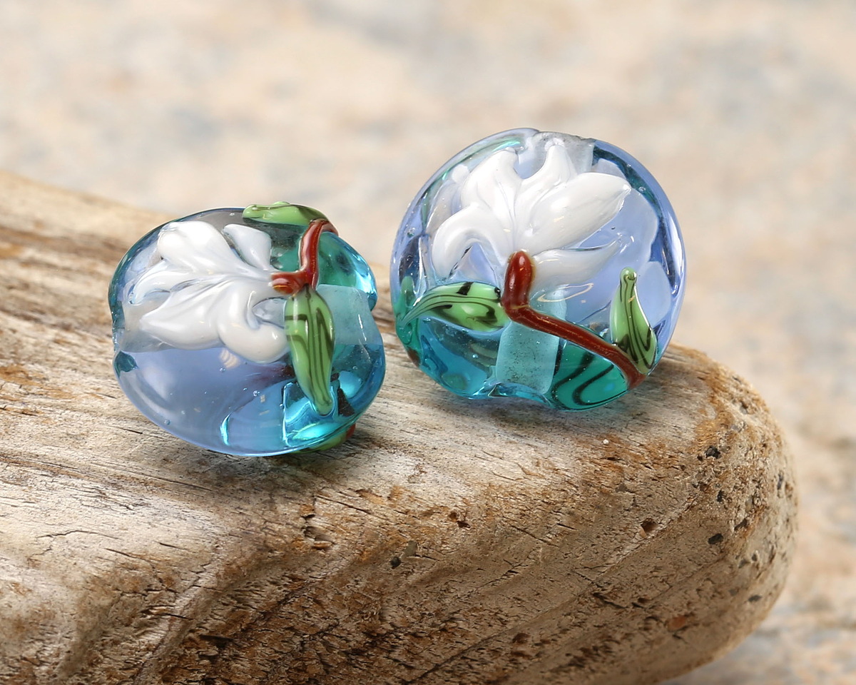 Grace Lampwork Magnolia Mist Lentil 15x13mm