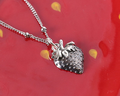 Nina Designs Sterling Silver Strawberry Charm 9x17mm