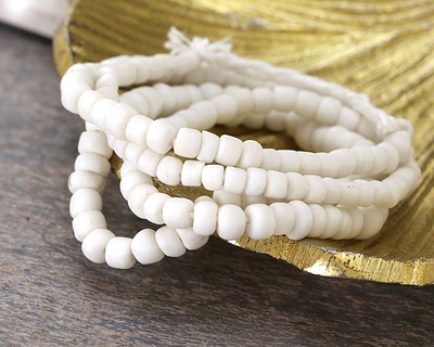 Java Glass White Graduated Gooseberry Beads 3-6x4-6mm