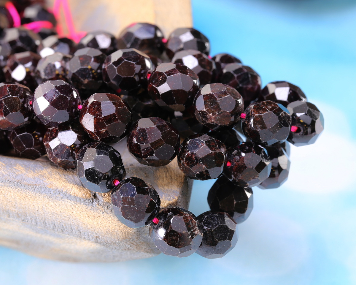 Garnet Microfaceted Egg Nugget 10x9mm