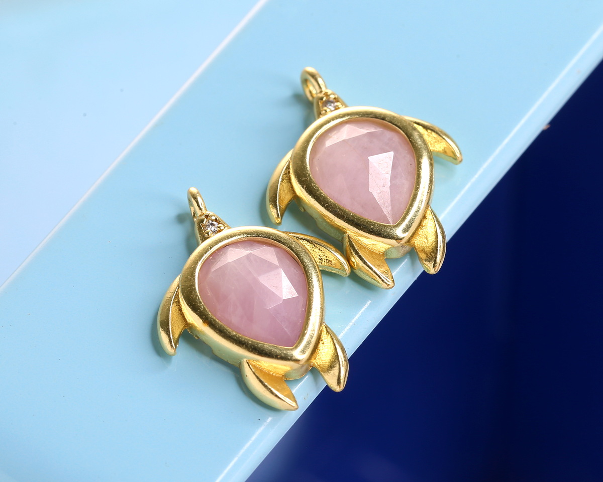 Kunzite w/ Gold Finish Sea Turtle Focal 15x19mm