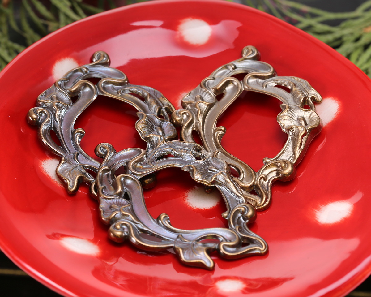 Vintaj Natural Brass Calla Lily Frame Focal 51x38mm