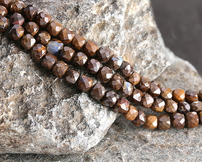 Brown Opal Microfaceted Cube 4mm