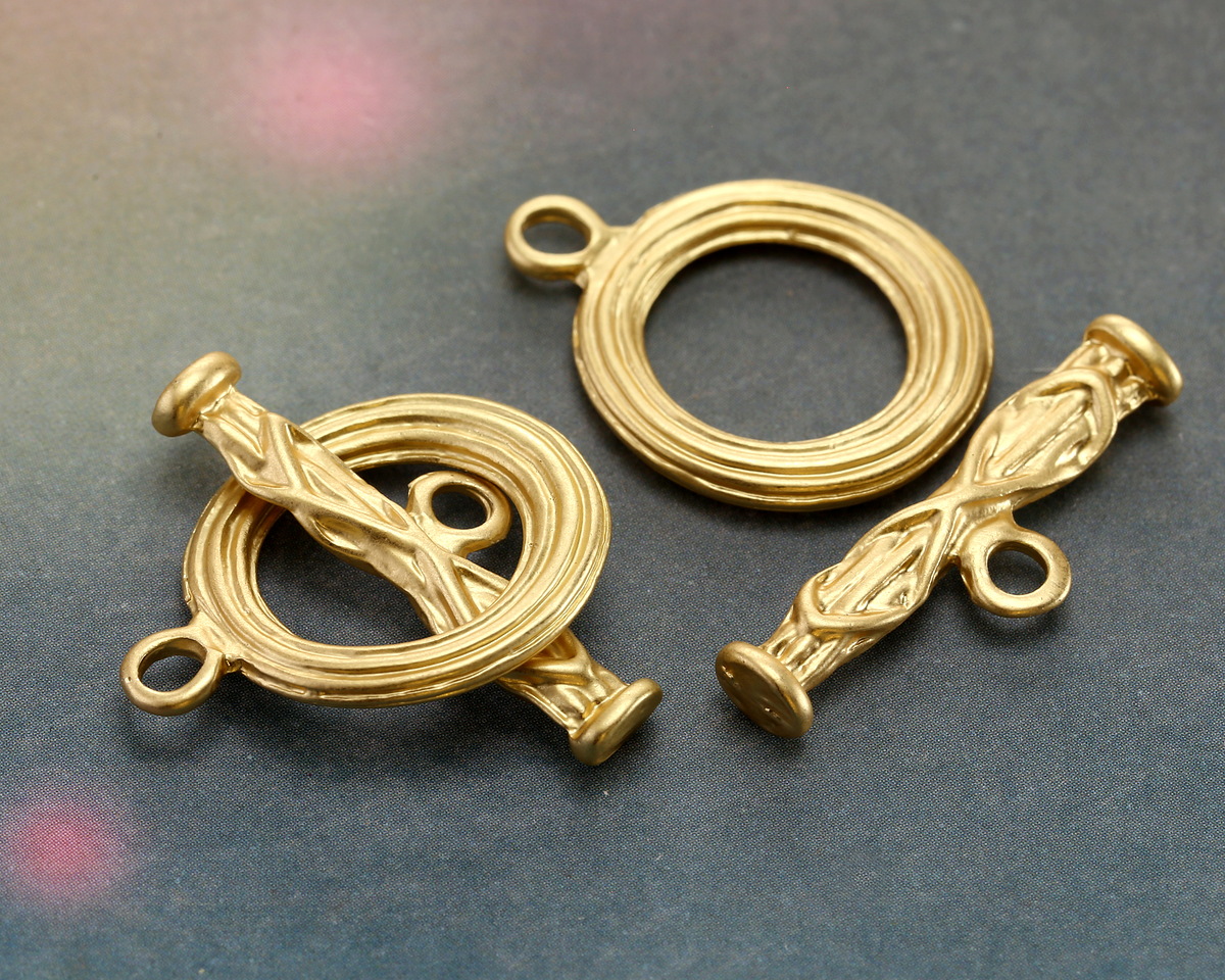 Satin Hamilton Gold (plated) Carved Toggle Clasp 25x20mm, 29mm Bar