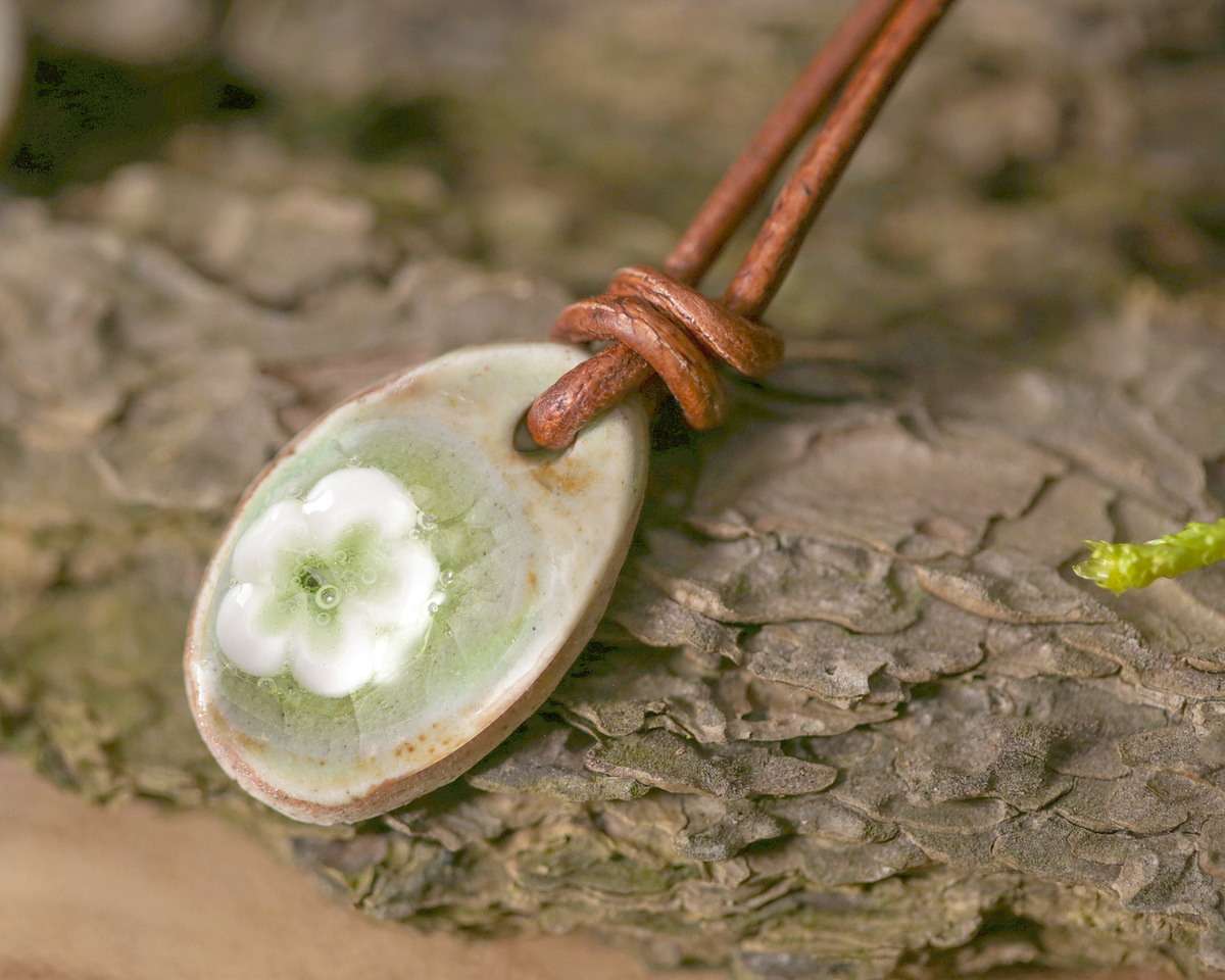 Bottle Green Crackle Porcelain Waterlily Teardrop Focal 17x27mm