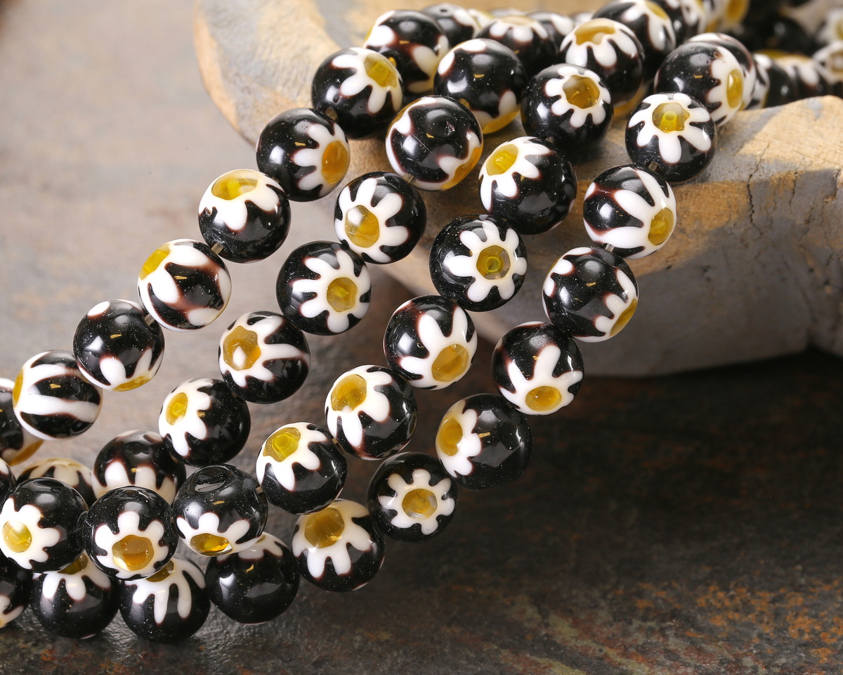 Millefiori Glass Black w/ White Daisy Round 10mm