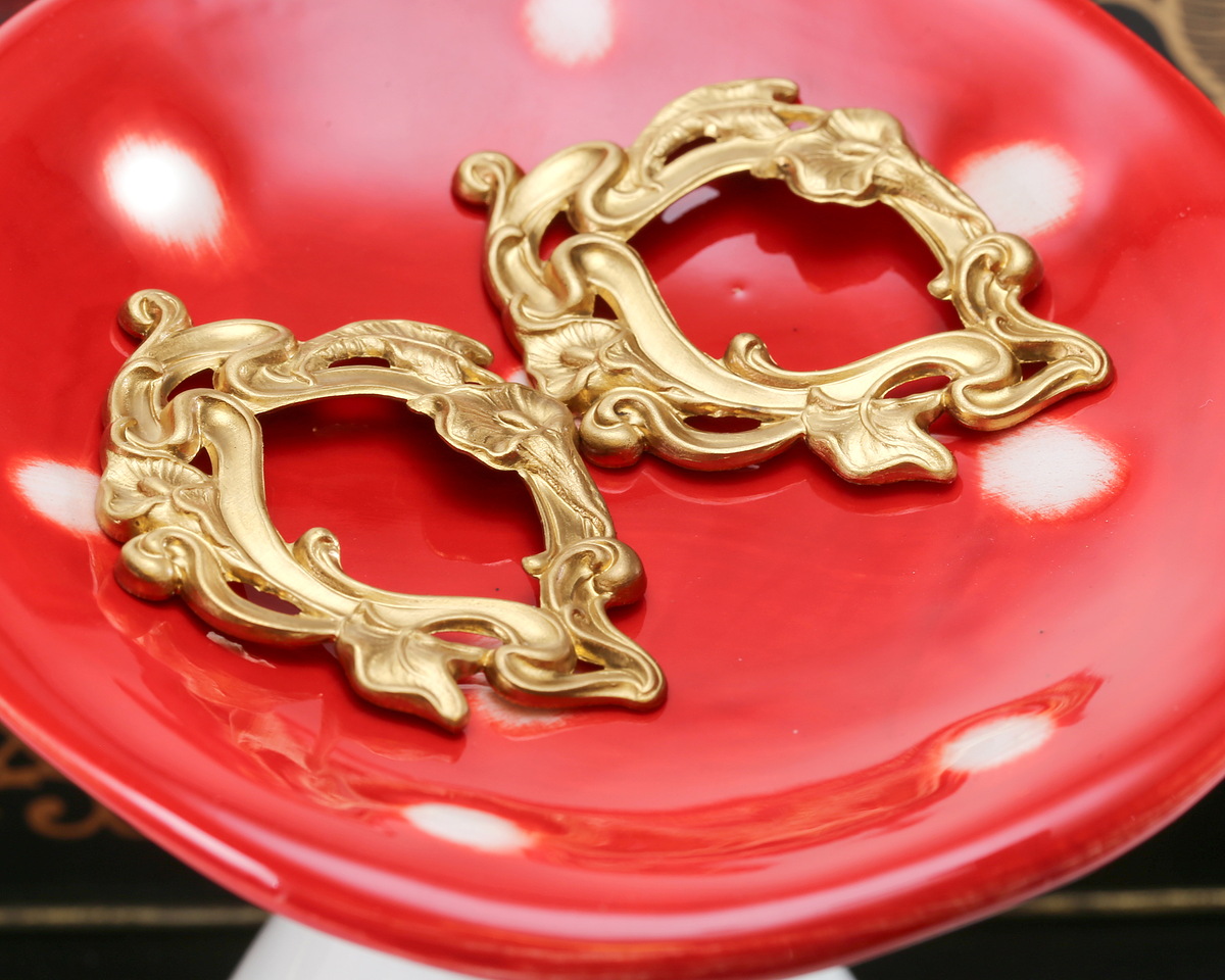 Vintaj Solid Brass Calla Lily Frame Focal 51x38mm