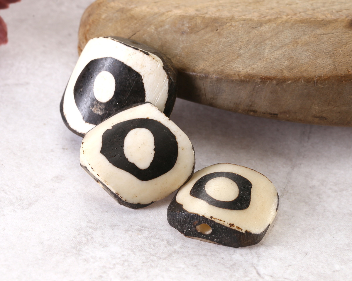 African Batiked Bone Concentric Tile 19-22x20-23mm