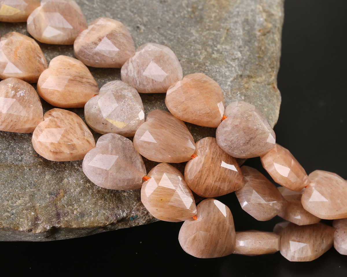 Peach Moonstone Microfaceted Heart 13-14mm