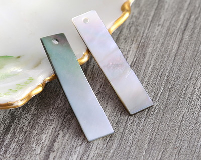 Black Lip Shell Long Drop 7x30mm