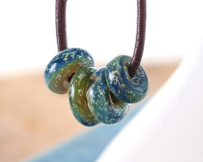 Unicorne Beads Glass Deep Lagoon Donut 4-6x9-11mm