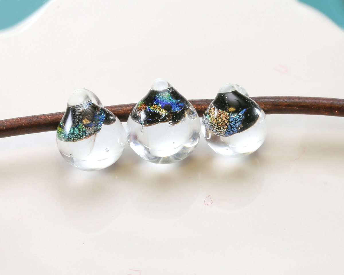 Unicorne Beads Glass Cosmic Onyx Teardrop 9-10mm