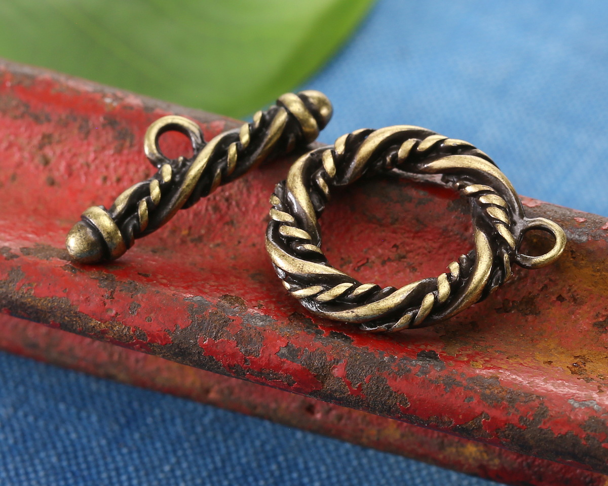 Antique Brass (plated) Twisted Rope Toggle Clasp 20x17mm, 21mm Bar