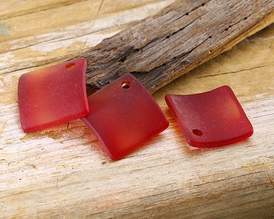 Cherry Cola Beach-Style Glass Curved Diamond Square Pendant 22mm