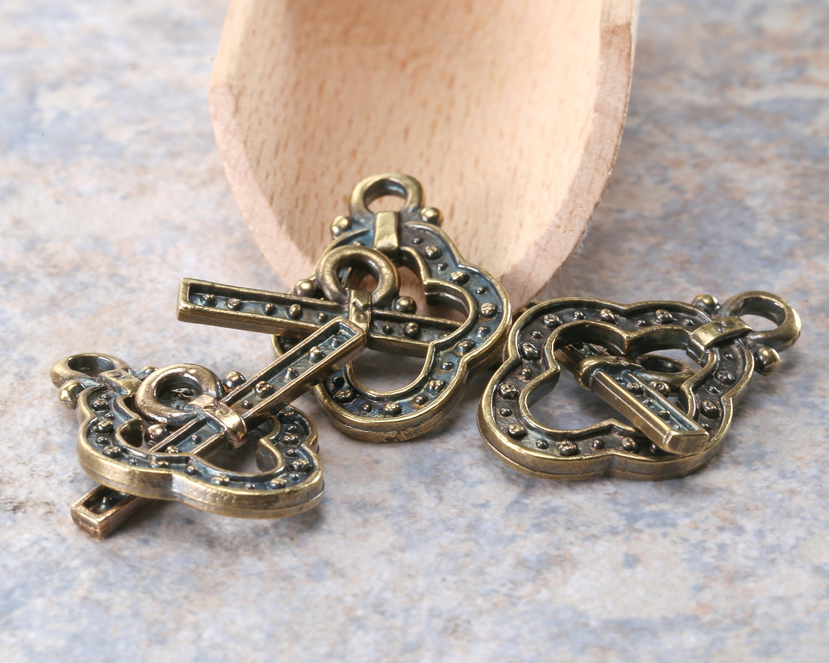 Mykonos Antique Brass (plated) Guinevere Toggle Clasp 21x31, Bar 29mm