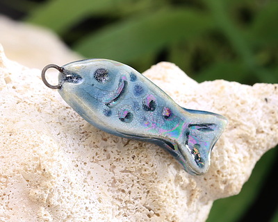 Gaea Ceramic Peacock w/ AB Luster Fish Focal 10-11x29-30mm