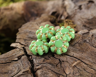 Czech Glass Green Apple w/ Gold Daisy 9mm