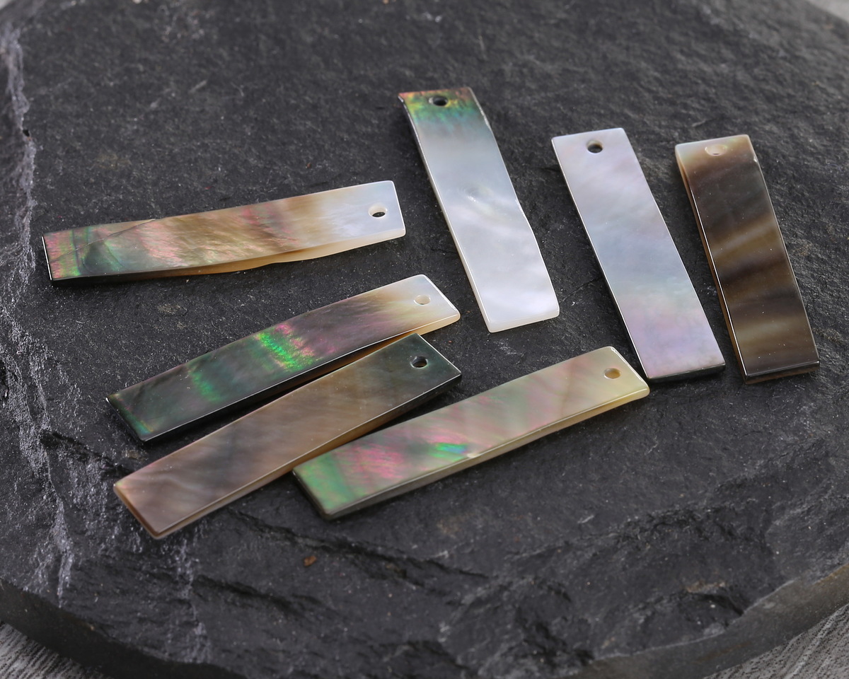Black Lip Shell Long Drop 7x30mm