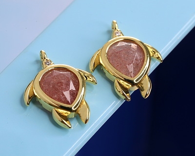 Strawberry Quartz w/ Gold Finish Sea Turtle Focal 15x19mm