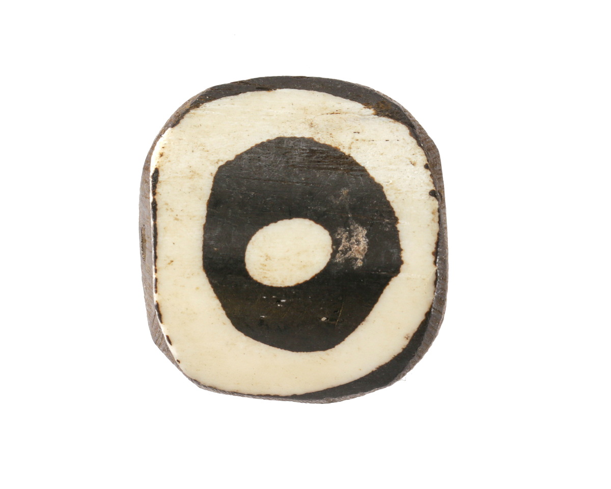 African Batiked Bone Concentric Tile 19-22x20-23mm
